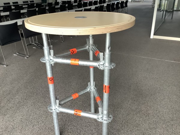 MJ Stehtisch (Hinweis Marketing: Bei Bestellung Info an T. Barnewitz)